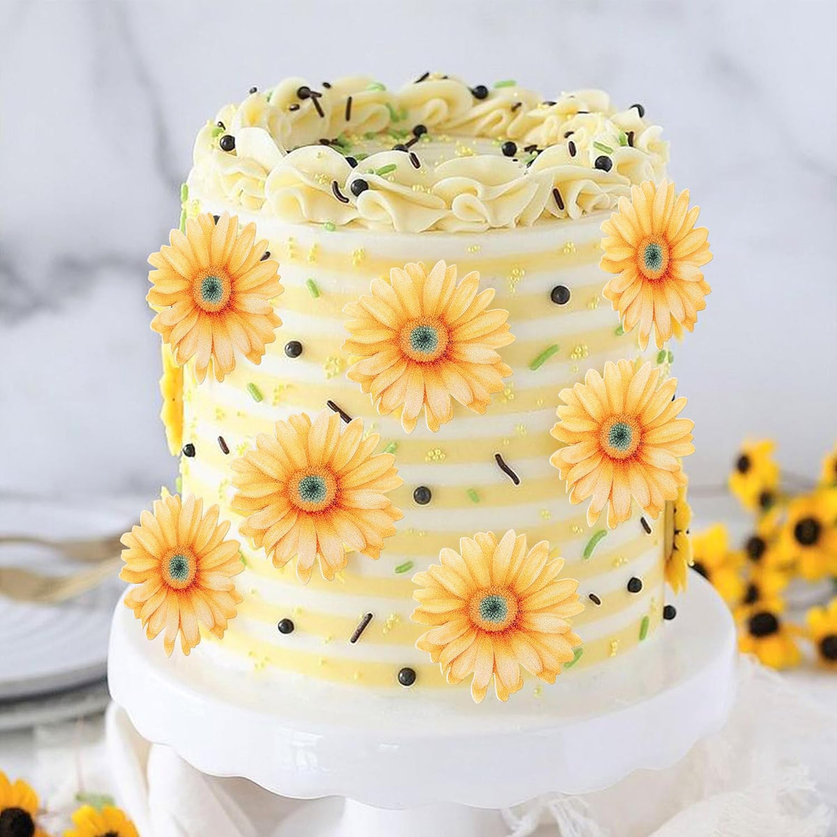 60 PCS Edible Daisy Cupcake Toppers Wafer Paper Flower Birthday Party Decorations Edible Sunflower Cupcake Picks for Baby Shower Spring Wedding Birthday Party Cake Food Decorations Supplies Yellow