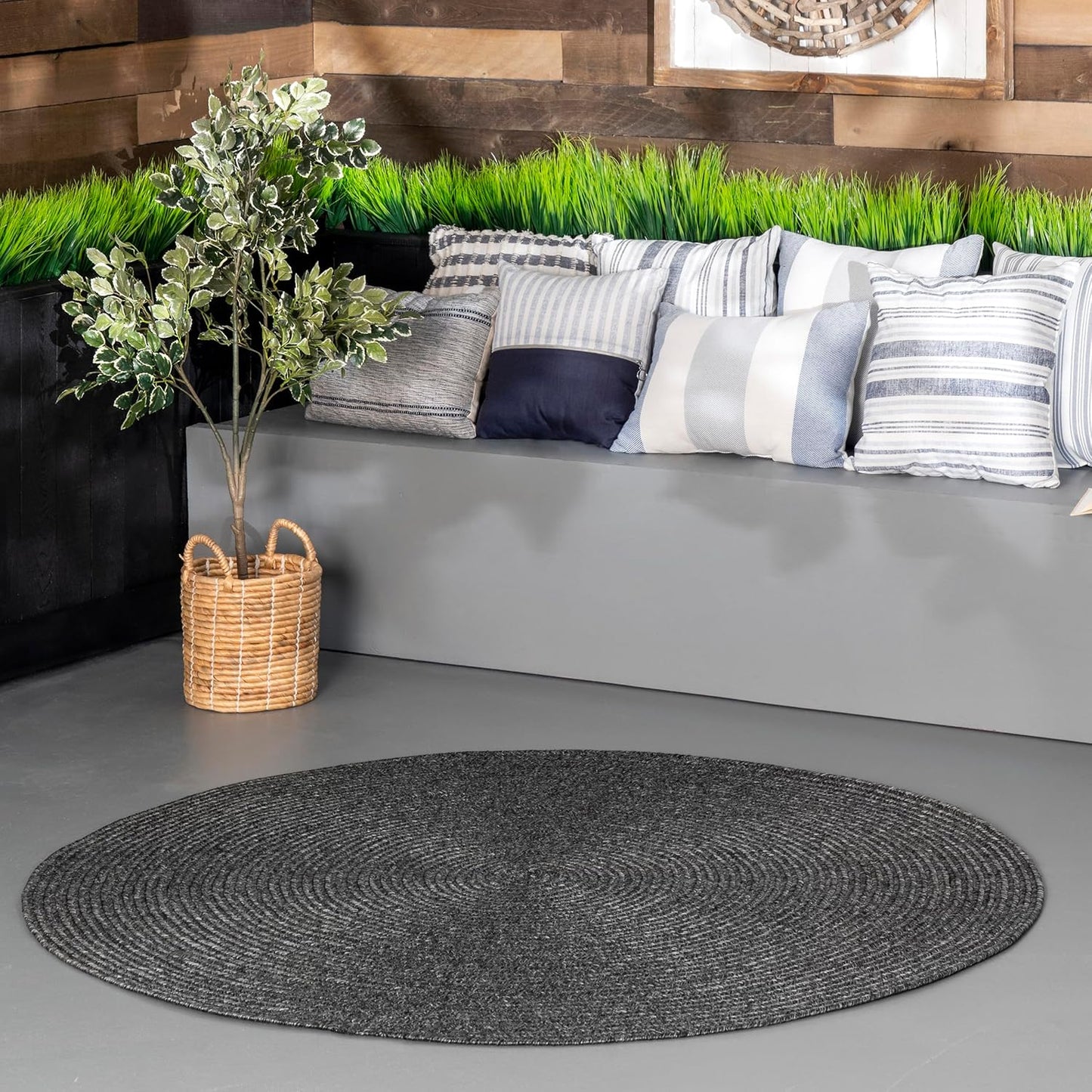nuLOOM 4' Round Solid Hand Braided Indoor/Outdoor Area Rug, Pet-Friendly, High Traffic, Weather Resistant, for Patio, Balcony, Bedroom, Living, Dining Room, Wynn Charcoal